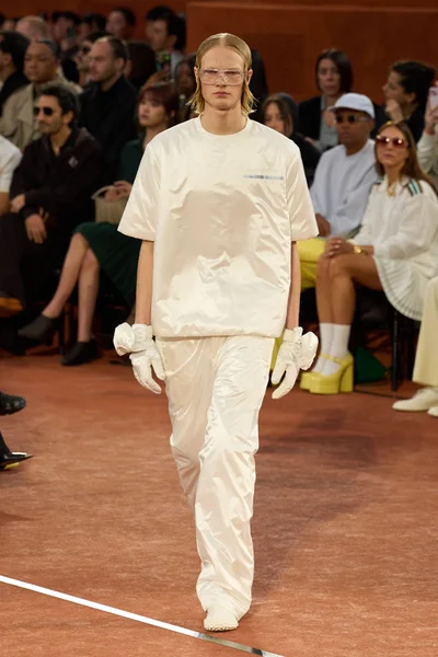 Look 3
